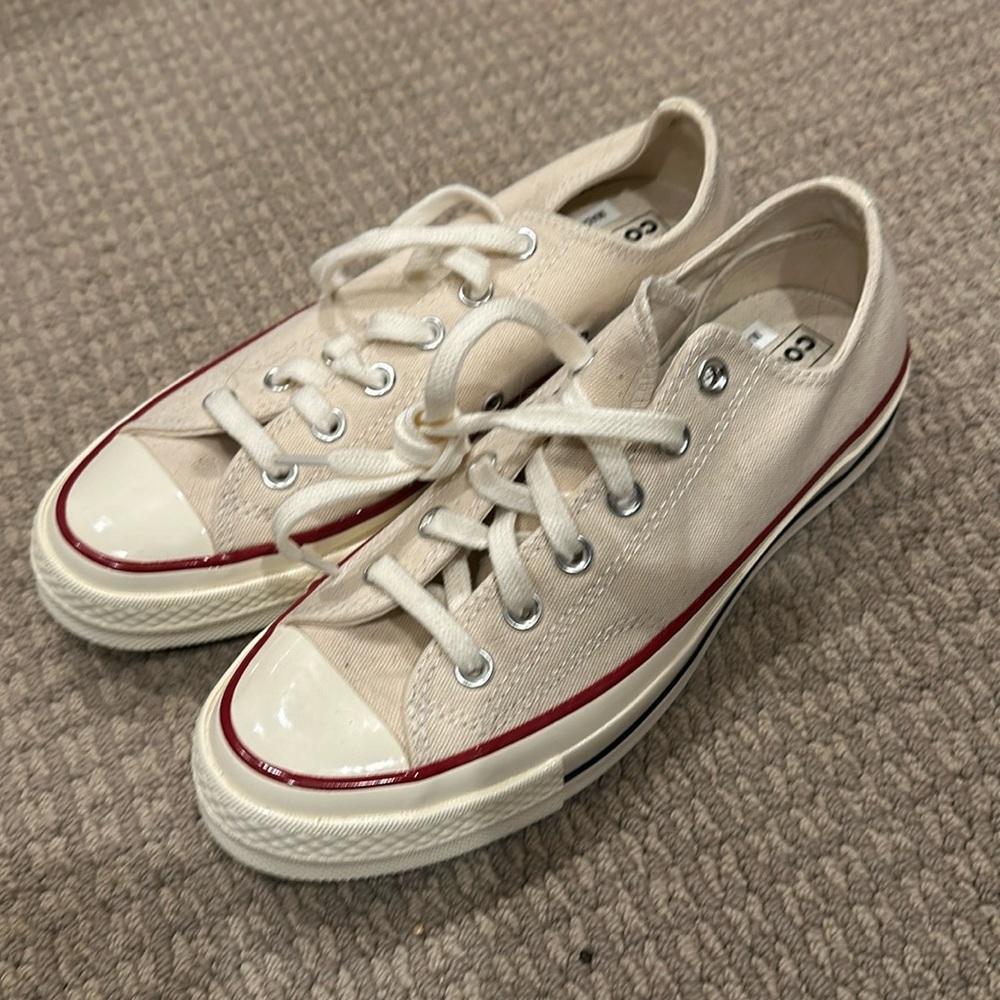 Converse Churck Taylor sz men 6.5 (women’s 8.5) NWOT